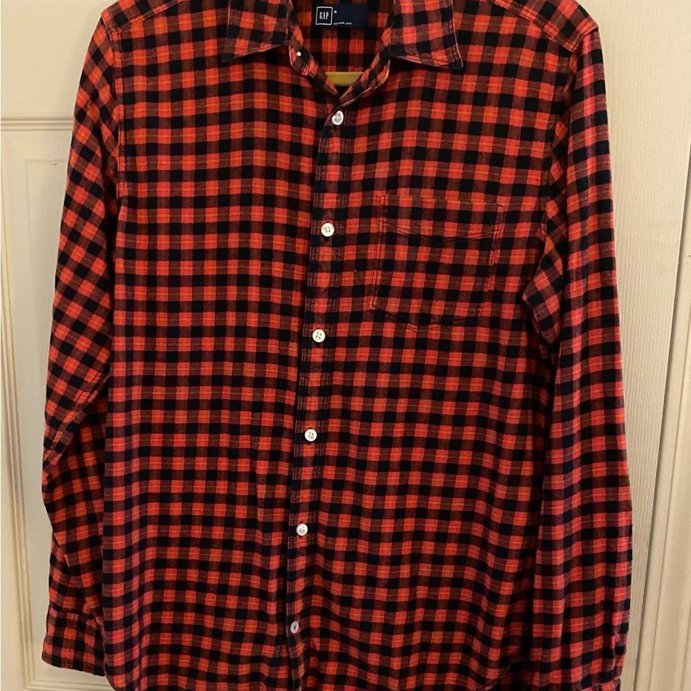 Gap Buffalo Check Red & Black Long Sleeve Button Down Shirt Size Medium